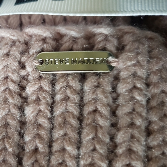 Steve Madden Scarf and Beanie Bundle NWT - Picture 4 of 5